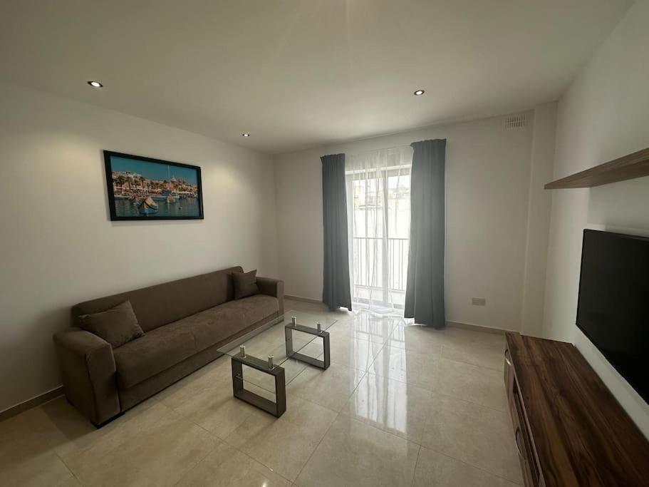 Bright 1 Bedroom Apartment In Noah Apartments, Gzira Buitenkant foto