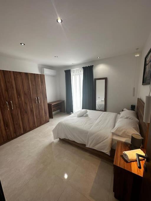 Bright 1 Bedroom Apartment In Noah Apartments, Gzira Buitenkant foto